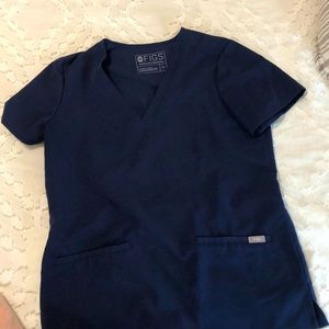 Figs three pocket scrub top